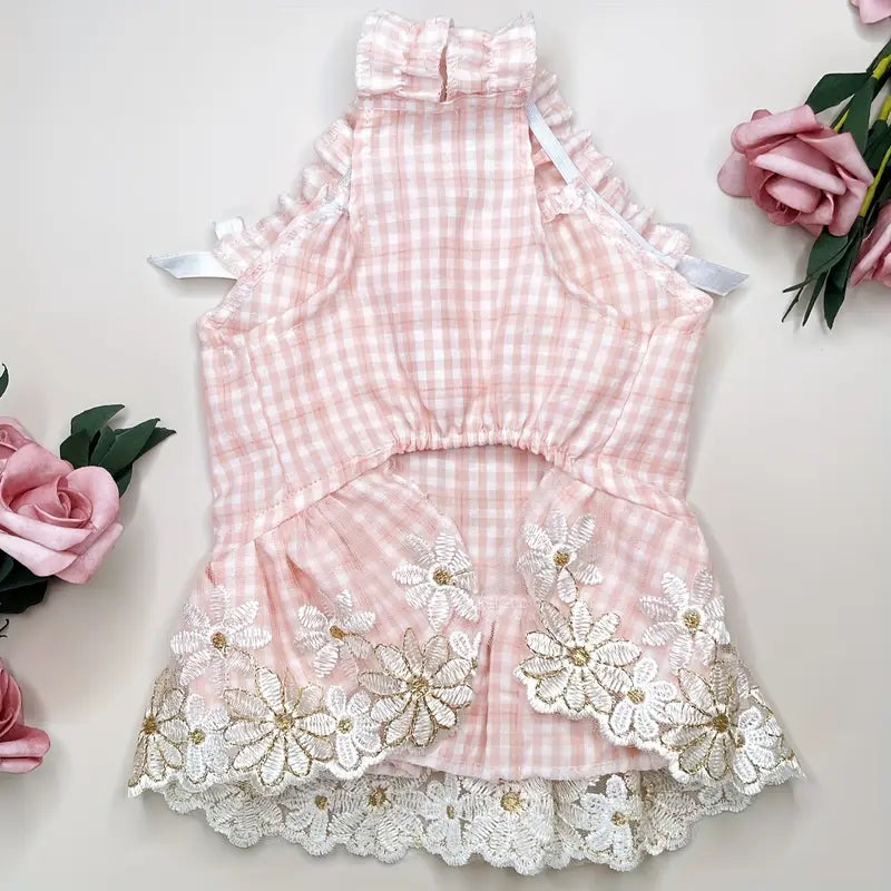 Vestido Elegante – Quadriculado com Flores Bordadas 💜🌸