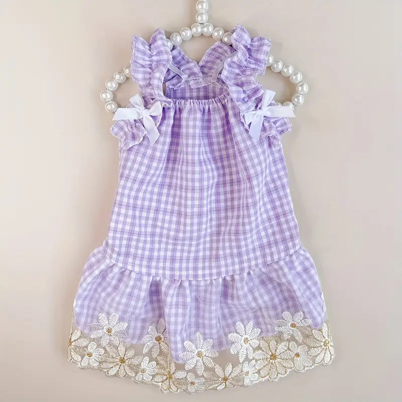 Vestido Elegante – Quadriculado com Flores Bordadas 💜🌸