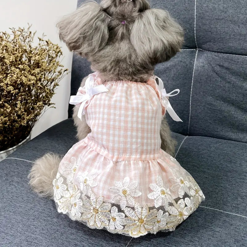 Vestido Elegante – Quadriculado com Flores Bordadas 💜🌸